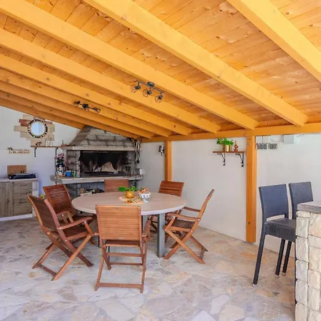 Barbara 1 By Guide Appartement Tribalj