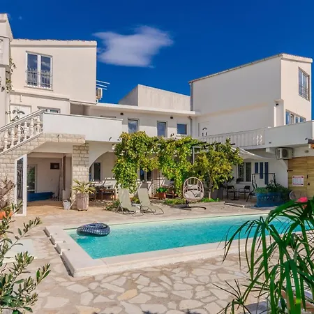 Barbara 1 By Guide Apartment *