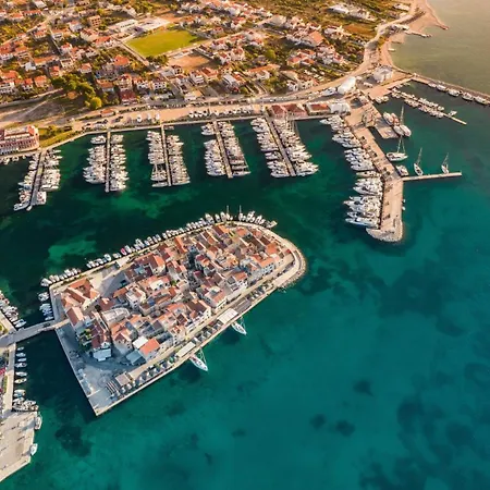 Barbara 1 By Guide Apartment